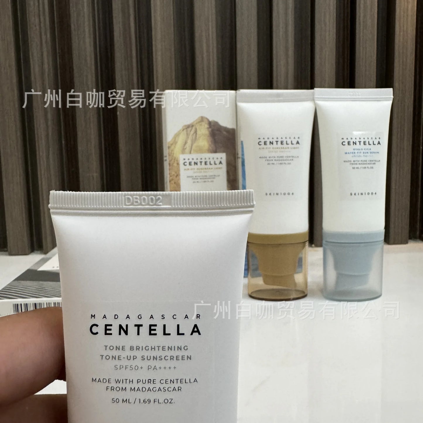 Skin 1004 Hyaluronic Acid Centella Ashesia Water-Sensing Sunscreen Essence Lactic Hydrolyzed Lightweight Moisturizing Not Sticky